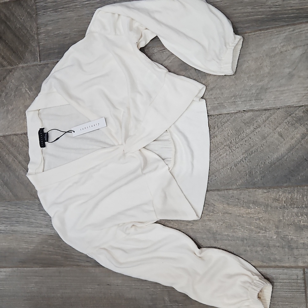 NWT! Lightweight Cream Twist Front Cropped Sweater